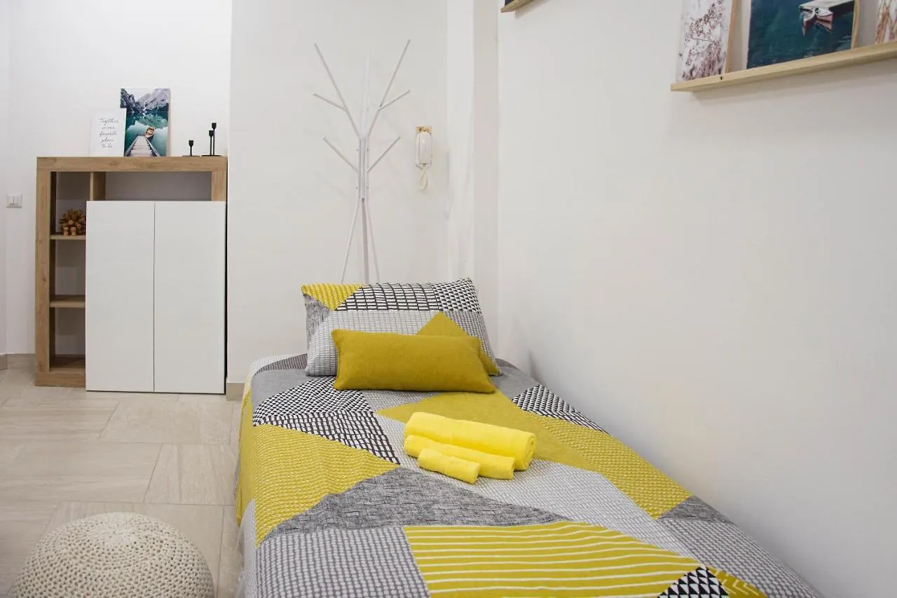 Ca' Fiore - Self Check-In, Central & Modern Apartment Como Italy